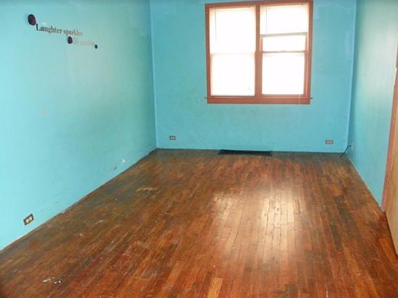 5th image of 108 S Fuller Ave