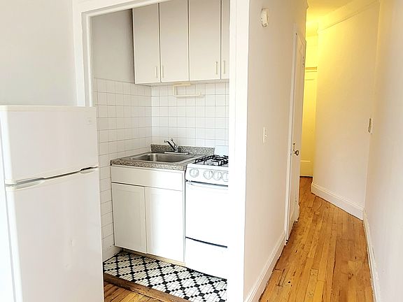5th image of 335 W 19th St #48