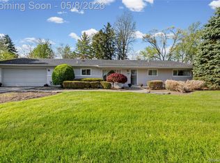 7396 Cornwall Ct, West Bloomfield, MI 48322