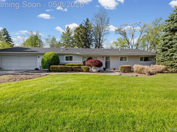 7396 Cornwall Ct, West Bloomfield, MI 48322