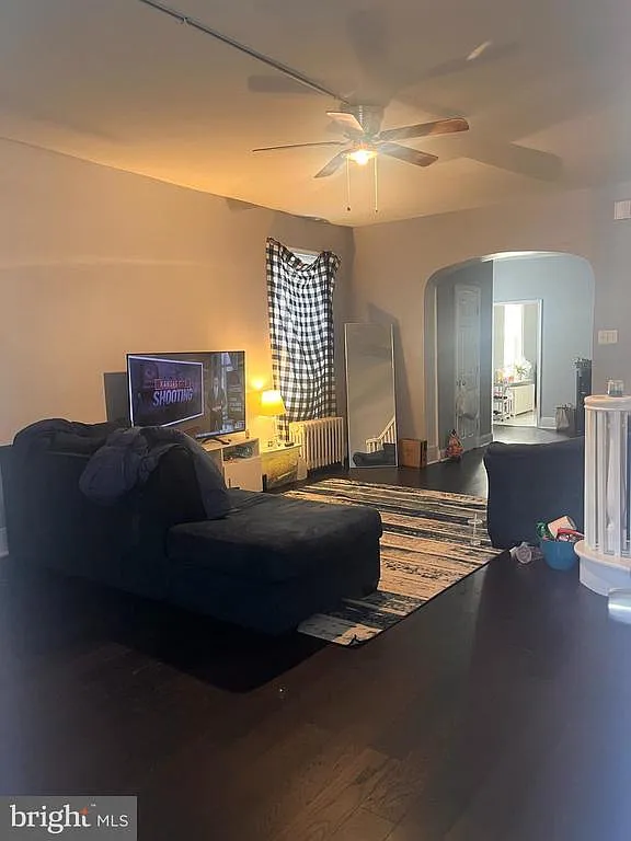 3 bed, 1.5 bath, 1666 sqft, $2,000 — Photo 2