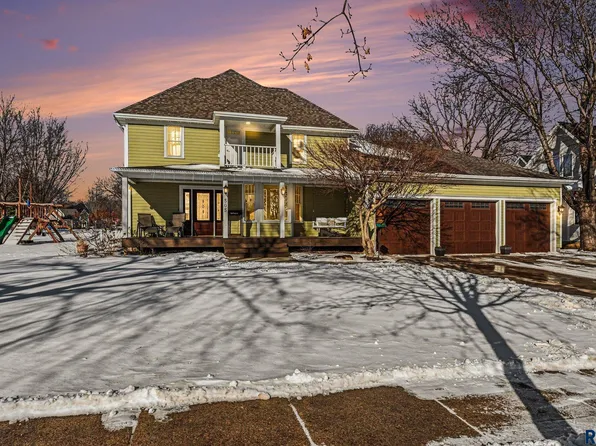 505 N Cedar St, Luverne, MN 56156