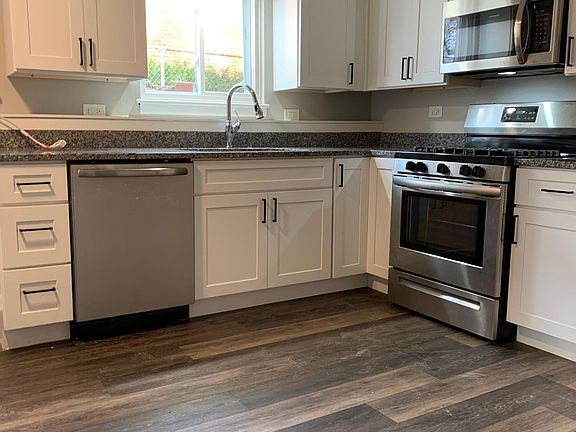 2nd image of 225 Washington Ave Unit B