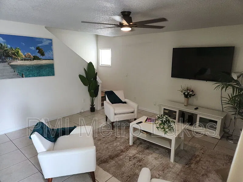 4 bed, 2.0 bath, 1420 sqft, $2,500 — Photo 3