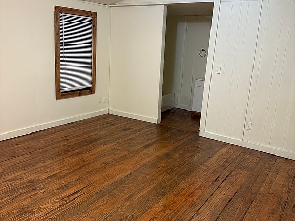 5th image of 608 Hayman St Trailer 6