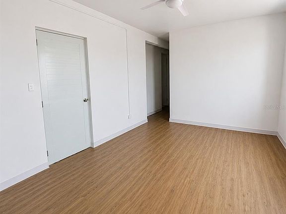 5th image of 2844 Avenue Roosevelt #304