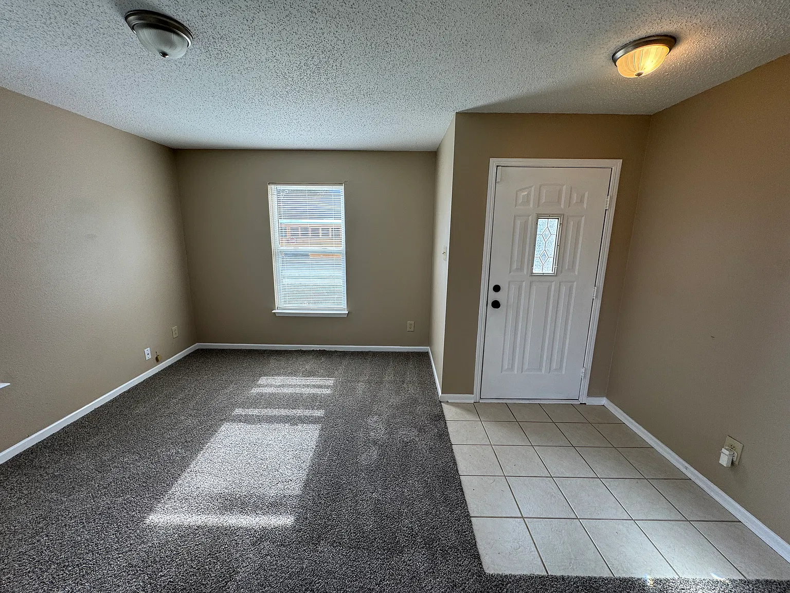4 bed, 2.5 bath, 2176 sqft, $1,995 — Photo 3