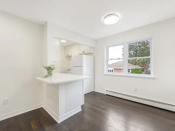 232 Lawton Avenue image 7 of 13