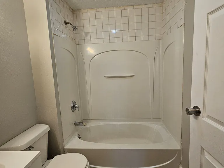 103 Sheffield Ave #2B — Photo 3