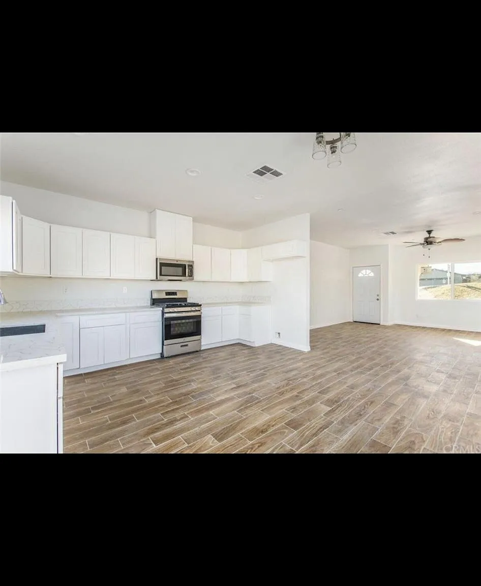 3 bed, 1425 sqft, $3,000 — Photo 3
