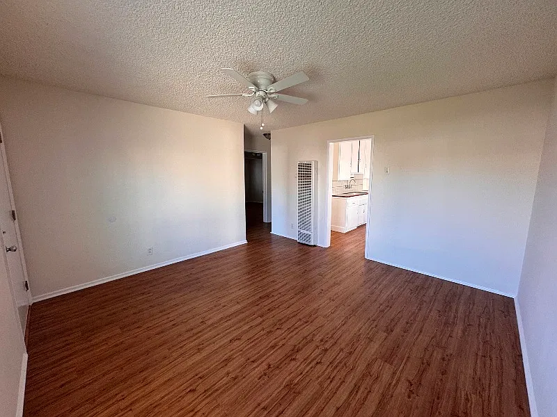 3 bed, 1.5 bath, 950 sqft, $3,450 — Photo 3