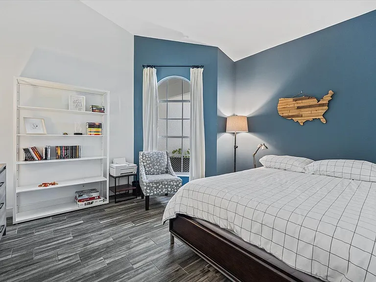 2466 Muir Cir — Photo 23