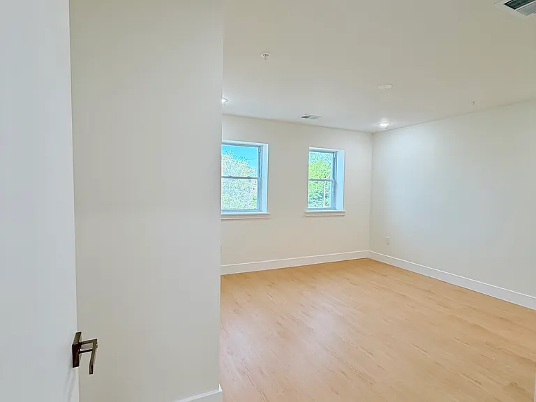 4212 Lancaster Ave #301 — Photo 14