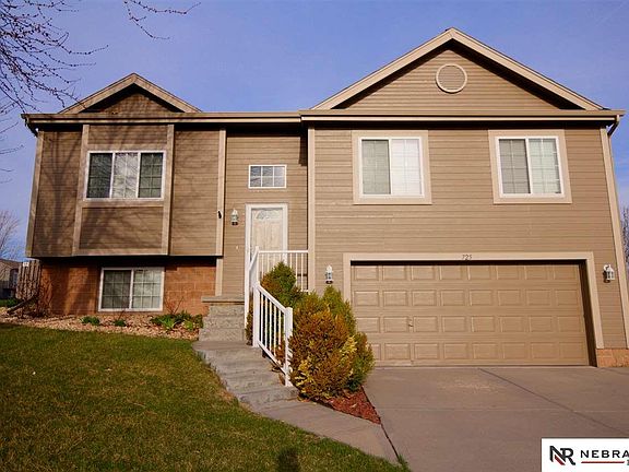 2nd image of 725 Clearwater Dr