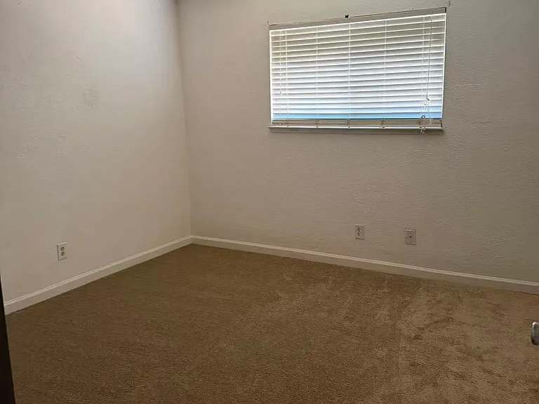 1832 Crestwood Cir — Photo 6
