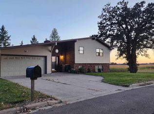 273 Park St, Emmons, MN 56029