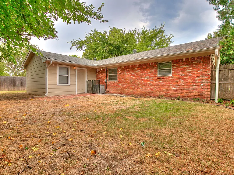 316 Rosewood Dr — Photo 25