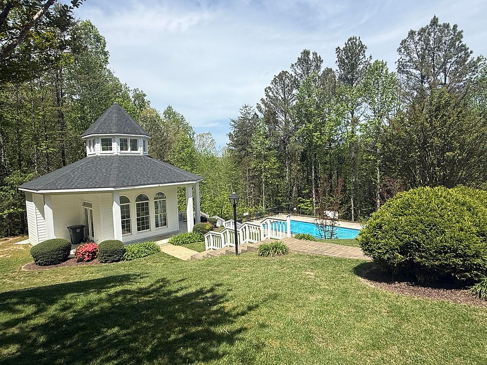 2nd image of 5 Ives Lake Rd