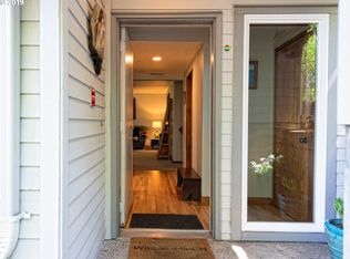 48 Eagle Crest Dr APT 1E, Lake Oswego, OR 97035