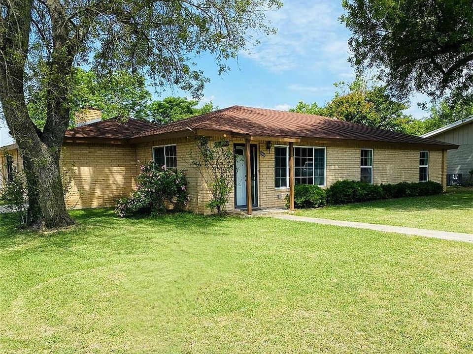 1st image of 300 Highland Dr