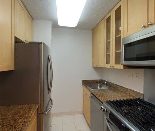 3rd image of 154 E 29th St