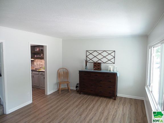 3rd image of 3013 Douglas St