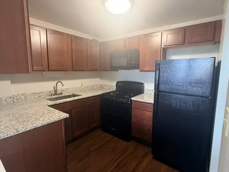 7251 At Waters Edge — Photo 19