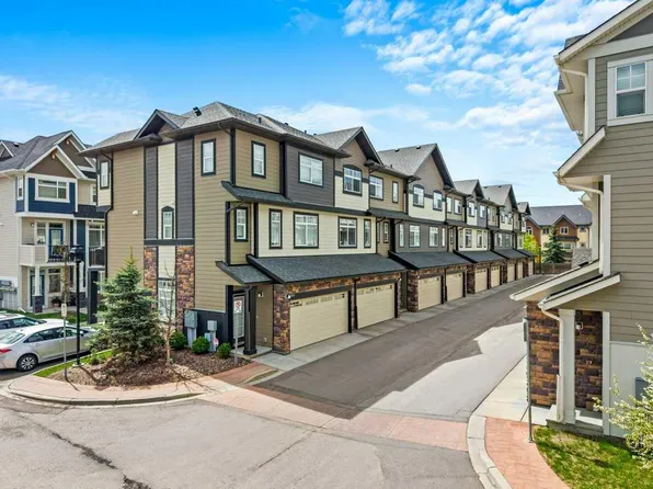 205 S Wentworth Row SW, Calgary, AB T3H 1Y1
