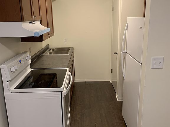 3rd image of 301 Muehl Dr #11