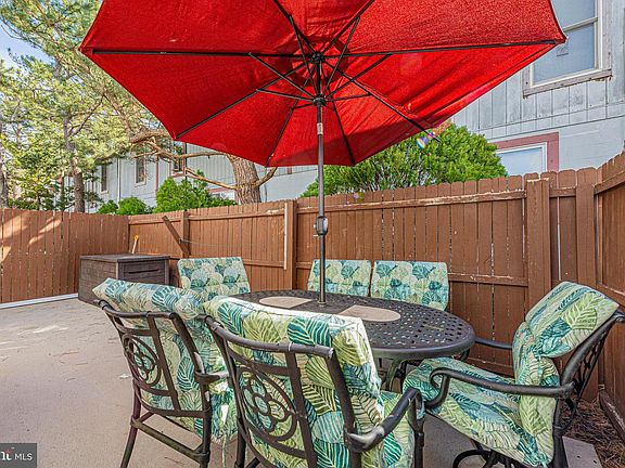 4th image of 135 Captains Quarters Rd