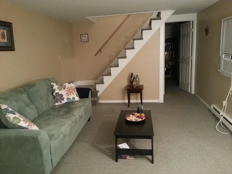 635 Foleys Ct — Photo 2