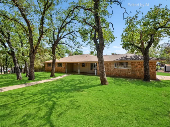 303 NW 32nd St, Mineral Wells, TX 76067