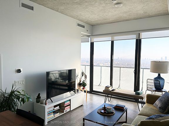 4th image of 185 Roehampton Ave #2207