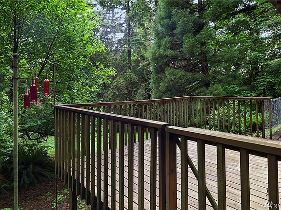 Side deck overlooks the lot