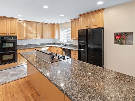 4th image of 670 McCarty Ave