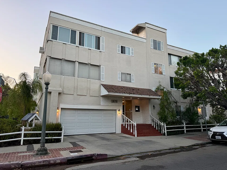 1673 Malcolm Ave #2