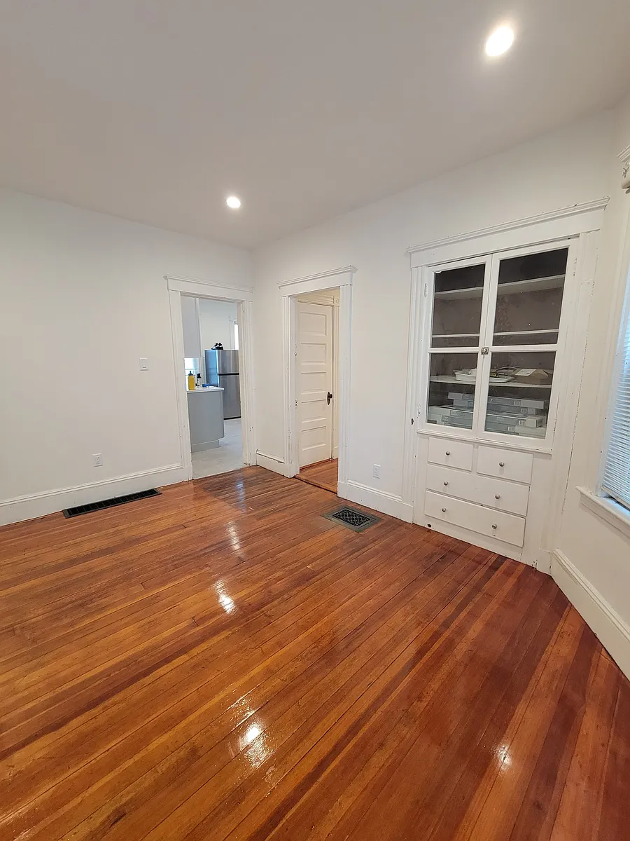 Building Photo - 32 Juliette St #1