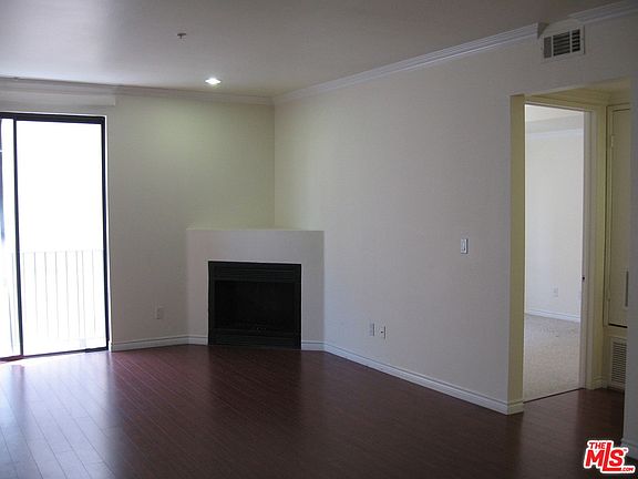 2nd image of 625 S Berendo St APT 306