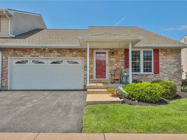 5 Saratoga Ct, Easton, PA 18040