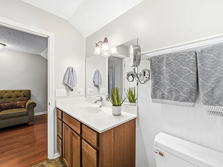 505 Hickory Rd — Photo 8