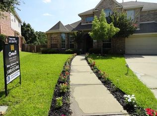 404 Hillcrest Ct, Hurst, TX 76053