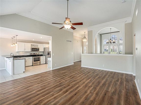 3rd image of 13395 Sycamore Dr