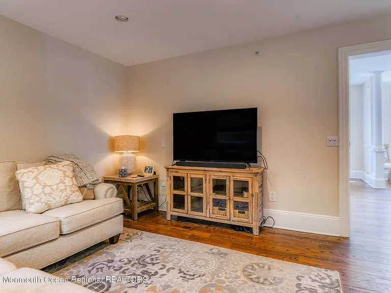 16 Abbott Ave — Photo 11