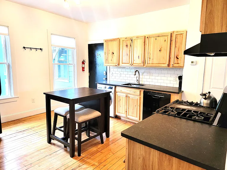 142 Grant St #4 — Photo 7