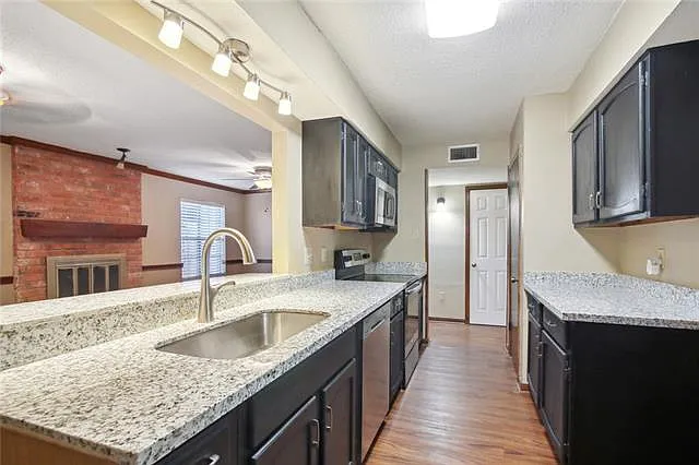 21 Brandon Hall Dr #B — Photo 7