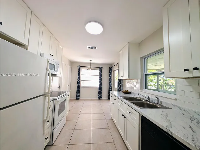 888 SW 62nd Ave — Photo 2