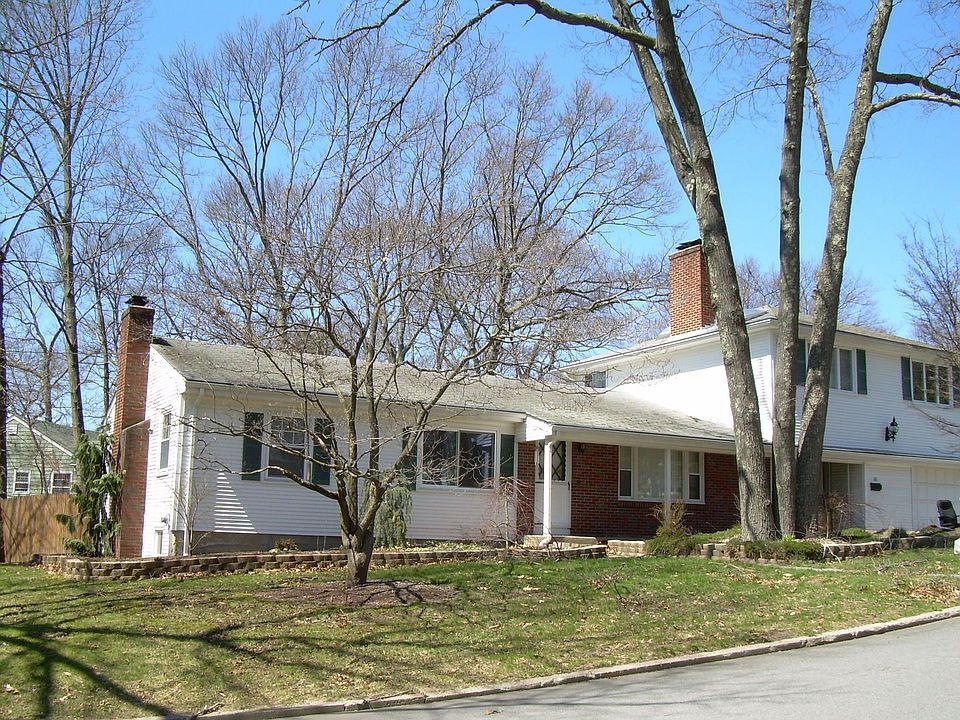 1st image of 10 Woodhaven Blvd