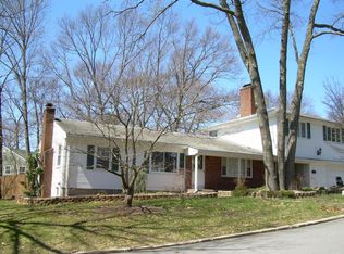 10 Woodhaven Blvd, North Providence, RI 02911