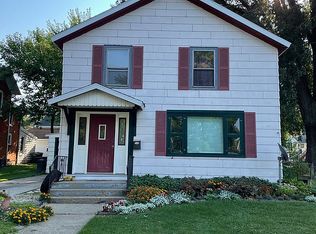 206 N Elm St, Three Oaks, MI 49128