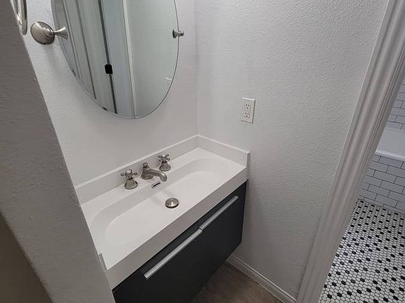 5th image of 412 1/2 S Lake St #405